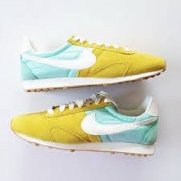 Nike Shoes - Nike Wmns Pre Montreal Racer Vintage US9.5